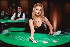 Studio live dealer Sic Bo di bunda slot dengan kamera multi-angle dan antarmuka taruhan yang jelas